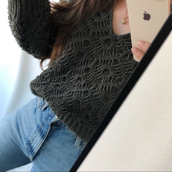 The Cropped Sweater - Picture 6 of 9